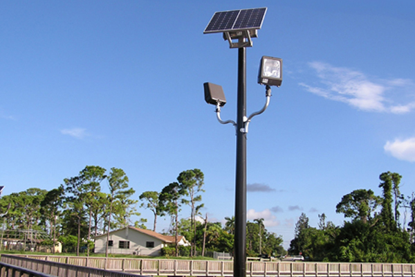 开云体育备用太阳能LED泛光灯为港口萨莱诺FL